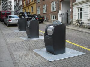 Pojemnik półpodziemny, podziemny pojemnik, podziemne śmietniki,śmietniki podziemne