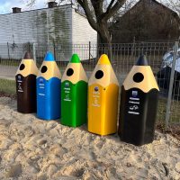 kosze kredki na segregację